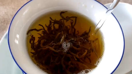 冲泡红茶的水温是多少？