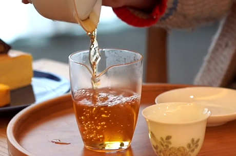 怎样泡红茶多少度？