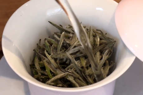 银针白毫和白毫银针之间的区别