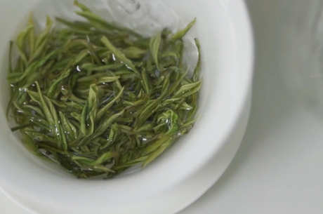 女生喝红茶还是绿茶好