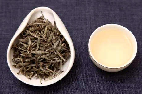 白银针是老白茶吗？