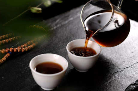 女性是喝生普洱茶还是熟普洱茶？