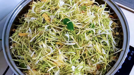 用水浸泡金银花的功效