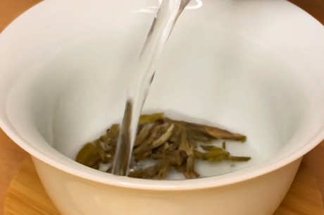 荷花茶的功效和禁忌