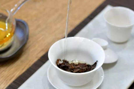 南糯山多依寨古树茶的特点