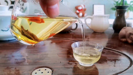 藏红花是用开水泡还是温水泡