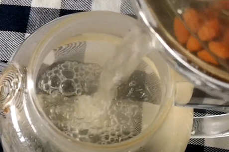 山楂干和什么一起泡水？