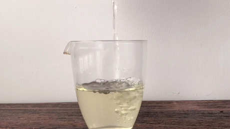 白茶属于绿茶吗？