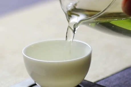 白茶属于绿茶吗？