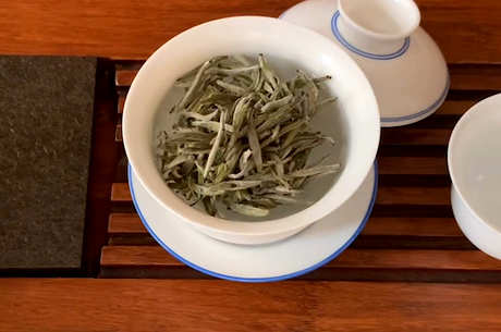 什么茶属于白毫银针？