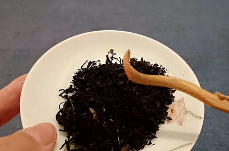 红茶和绿茶哪个更提神？