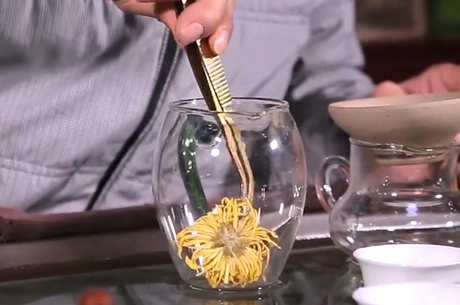 菊花泡水喝的九大禁忌