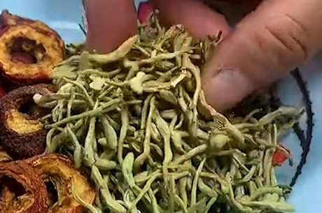 喝泡金银花有什么好处？