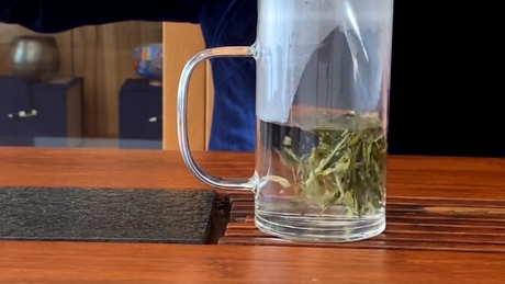 女孩每天喝绿茶的危害