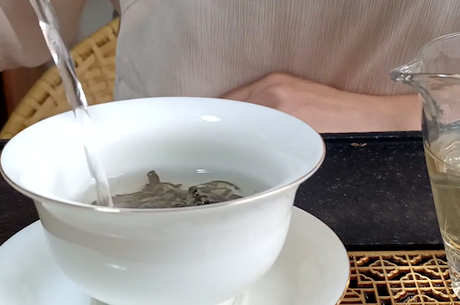 第一泡红茶要倒掉吗？
