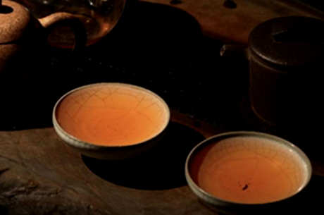 什么是普洱红茶？