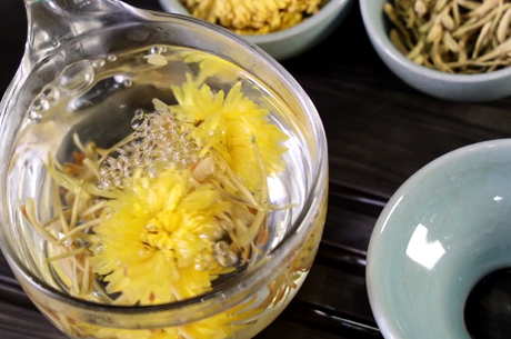 金银花加菊花泡水喝的效果