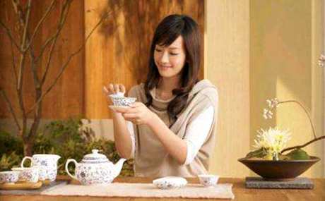 秋季饮茶的禁忌和功效