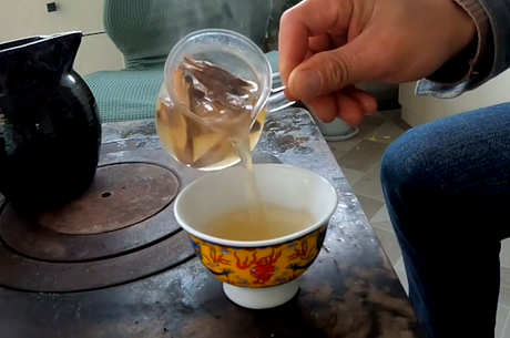 怎样泡水喝黄芪？