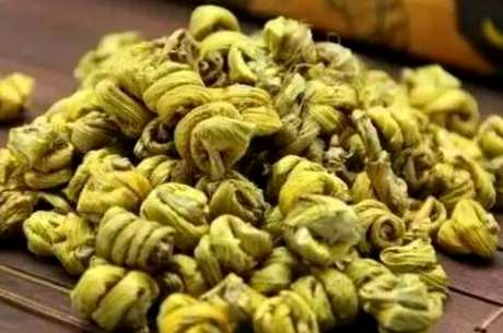在水中饮用石斛花的功效