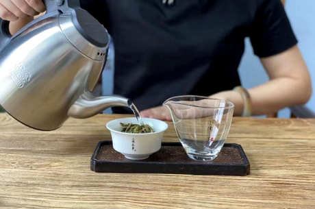 泡好的茶可以存放在保温杯里吗？