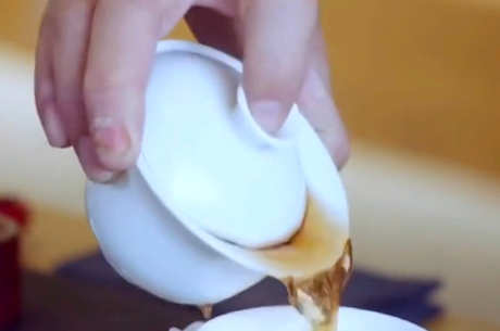空腹喝茶的危害