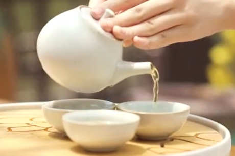 每天喝绿茶有什么好处和坏处？