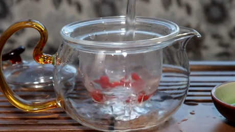枸枸杞泡茶一次放多少颗粒？