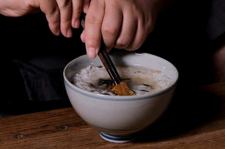 怎样吃茶泡饭？