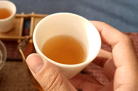 女人喝大红袍茶好吗？