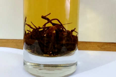 白茶属于红茶吗？