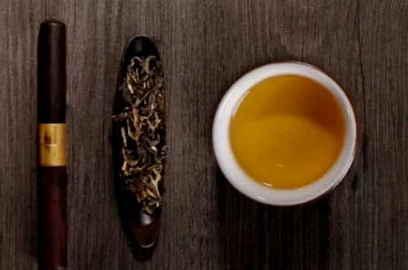 如何冲泡普洱茶饼？