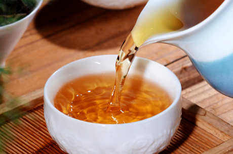 乌龙茶汤的颜色是什么？