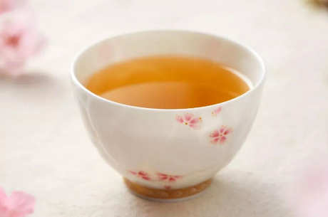 如何去除茶杯中的茶渍？