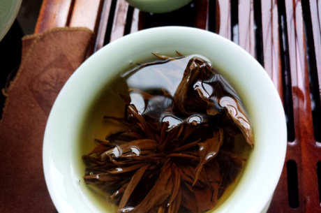 如何冲泡滇红宝塔茶？