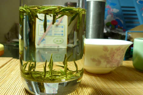 如何区分红茶和绿茶？