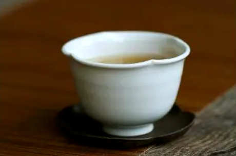 闻香杯和品茶杯的区别