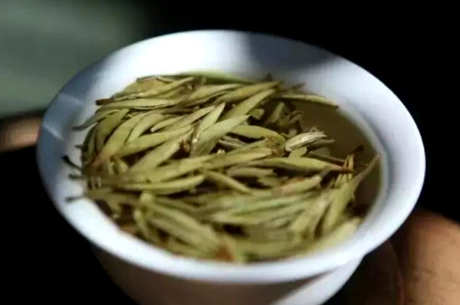 白茶和红茶的区别