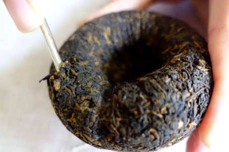 如何撬普洱沱茶？