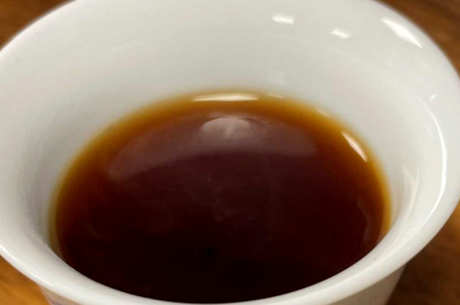 如何判断普洱茶染色？