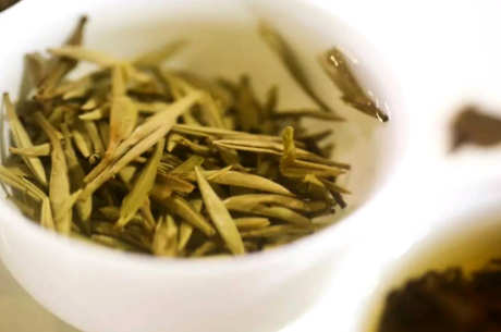 白牡丹是白茶吗？