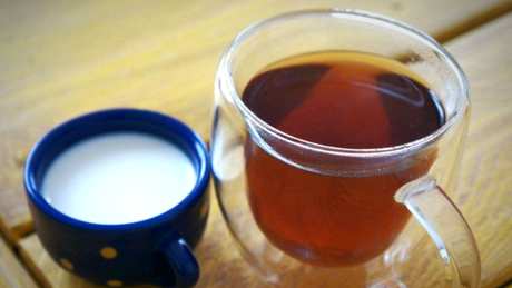奶茶是用红茶还是绿茶？