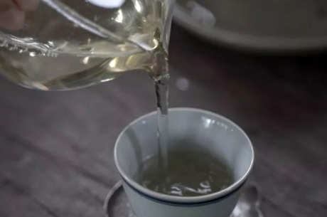 夏天喝白茶好吗？