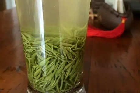 夏天喝绿茶好吗？