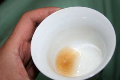 如何去除杯子里的茶垢？