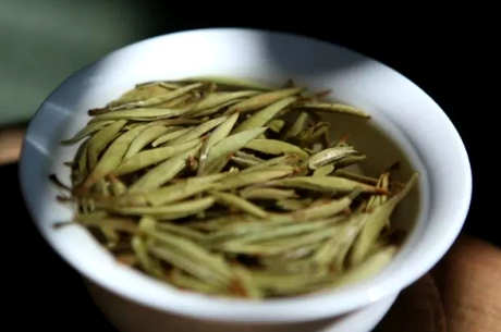 冲泡白毫银针的方法