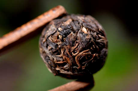 普洱茶怎么开饼？
