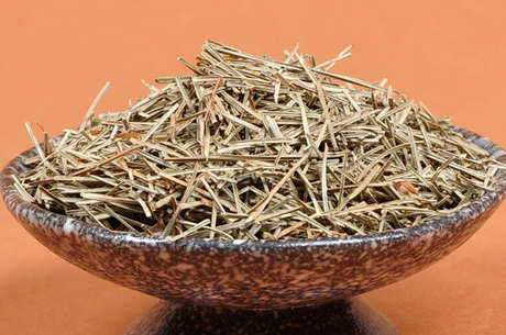 制作松针茶的方法