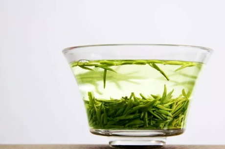经常喝红茶好还是绿茶好？