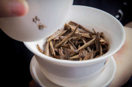 如何区分白茶的好坏？